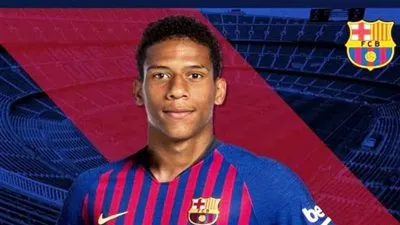 برشلونة يقدم نجمه الجديد للجماهير