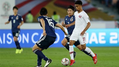 العارضة تحرم قطر من الهدف الثالث أمام اليابان بنهائي آسيا (فيديو)