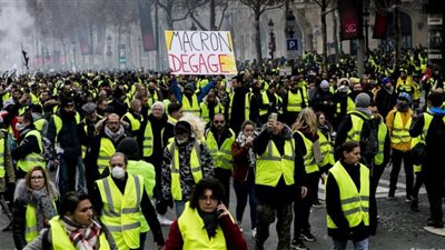 فرنسا: السماح للشرطة باستخدام الرصاص المطاطي ضد محتجي السترات الصفراء