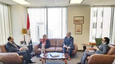 سفير مصر في كندا يلتقي مع مسئولي المجلس الكندي الدولي