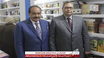 عاطف منصور يحتفل بتوقيع 