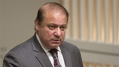 نقل رئيس الوزراء الباكستاني السابق المسجون إلى المستشفى