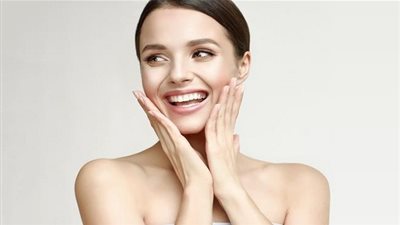 خلطات طبيعية رائعة للعناية بالبشرة الجافة (فيديو)