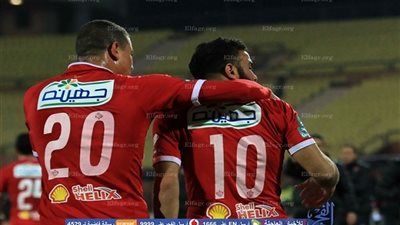 عماد متعب يفجرها: إصابة 15 لاعبا في المنتخب بإنفلونزا الخنازير