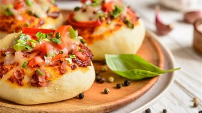 طريقة عمل ميني بيتزا بالخضار (وصفة بسيطة)