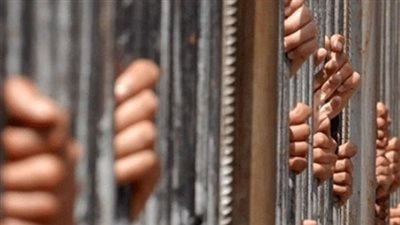 حبس ٣ طلاب متهمين بتصوير طالب عاريًا وسرقته بالإكراه في حلوان