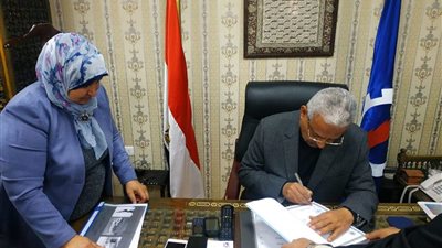 محافظ السويس يعتمد نتيجة الشهادة الإعدادية بنسبة نجاح 75% (صور)