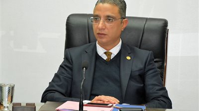 محافظ سوهاج يحظر التعامل على أرض مصنع 