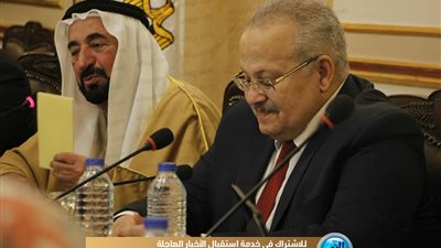 حاكم الشارقة في جولة بجامعة القاهرة بصحبة وزير التعليم العالي (صور)