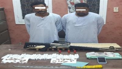 ضبط عاطلين وبحوزتهما أسلحة نارية ومخدرات بأسوان