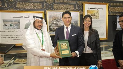 السفارة السعودية تكرم أحمد أبو هشيمة خلال زيارته لجناح المملكة بمعرض الكتاب 