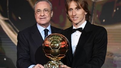 لوكا مودريتش يجدد عقده مع ريال مدريد