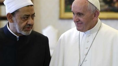 لقاء تاريخي بين البابا فرنسيس وشيخ الأزهر في جامع الشيخ زايد
