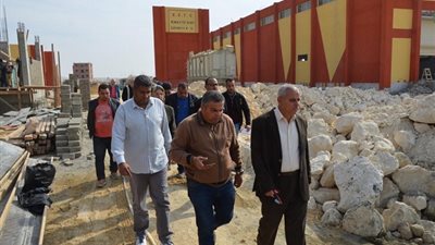مساعد نائب رئيس هيئة المجتمعات العمرانية الجديدة يتفقد مشروعات مدينة 15 مايو (صور)