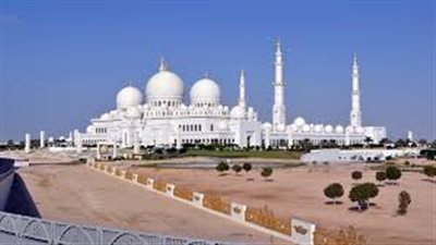 خامس أكبر مسجد في العالم.. ما لا تعرفه عن جامع الشيخ زايد
