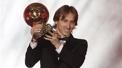 لماذا جدد مودريتش عقده مع ريال مدريد ؟