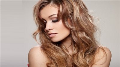 10 اعتقادات خاطئة حول العناية بالشعر توقفي عن تصديقها (فيديو)