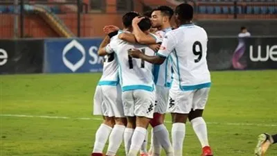 بيراميدز يعبر عقبة الداخلية بثنائية 