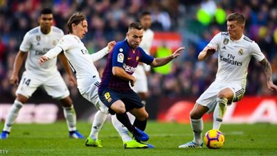 صفقة برشلونة المُنتظرة يصدم ريال مدريد