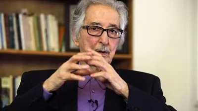 أول رئيس لإيران: 