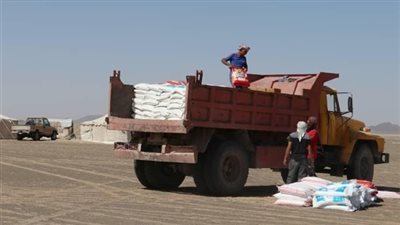 الهلال الأحمر الإماراتي يوزع 10 أطنان مساعدات إغاثية في شبوة 