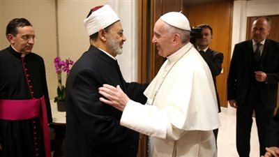 شيخ الأزهر وبابا الفاتيكان يوقعان على 