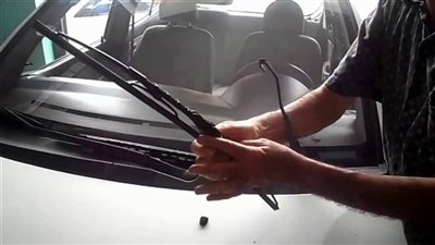 نصائح ذهبية قبل تغيير مساحات زجاج سياراتك.. تعرف عليها