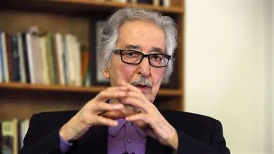 أول رئيس إيراني: الخميني خان الثورة الإيرانية