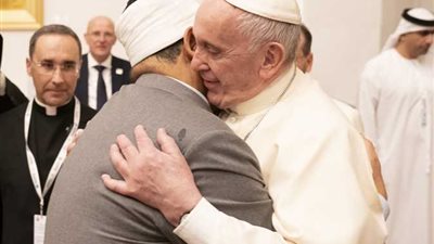 أحمد موسى: الإمام الأكبر يحظى باحترام كبير في الإمارات وكافة دول العالم