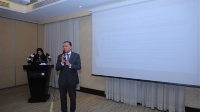 عرفات يعرب عن تقديره للجهود المتواصلة التي يتبناها بنك الاستثمار الأوروبي في دعم مشاريع النقل