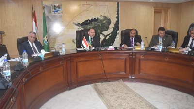 عرض خطة لمحو أمية 500 ألف مواطن بالفيوم خلال عامين بالمجلس التنفيذى للمحافظة (صور)