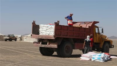 الهلال الأحمر الإماراتي يوزع 10 أطنان مساعدات إغاثية في شبوة