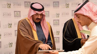 أمير عسير يدشّن انطلاق فعاليات ملتقى عطاء التطوعي