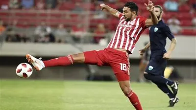 كوكا يسجل هدفا في تعادل أولمبياكوس مع لاميا بالدوري اليوناني