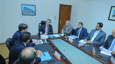 وزير النقل يلتقي وفد 