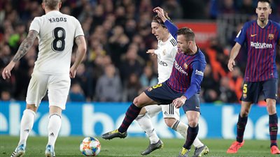 صور مباراة كلاسيكو الأرض بين برشلونة وريال مدريد بكأس إسبانيا