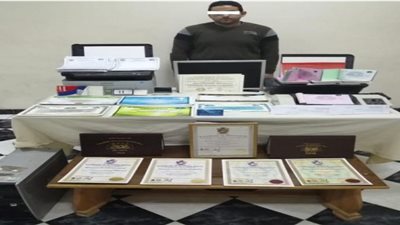 ضبط عاطل بتهمة النصب وتزوير الشهادات الدراسية في الإسكندرية