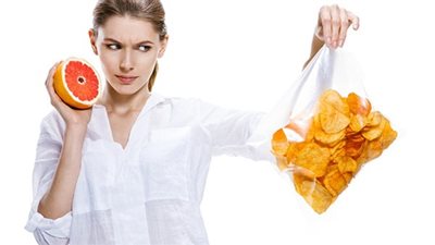 9 أطعمة تشكل خطرا كبيرا على صحة البشرة.. اكتشفيها!