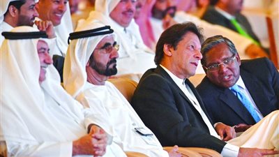 عمران خان يستعرض رؤيته لمستقبل باكستان خلال القمة العالمية