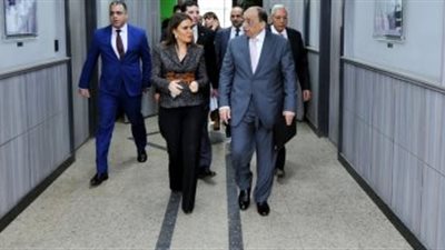 وزيرا الاستثمار والتنمية المحلية فى جولة تفقدية بمركز خدمات المستثمرين بالوزارة