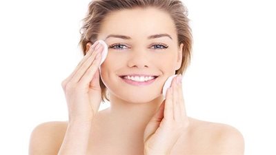 روتين لليلي للعناية بالبشرة قبل النوم (فيديو)