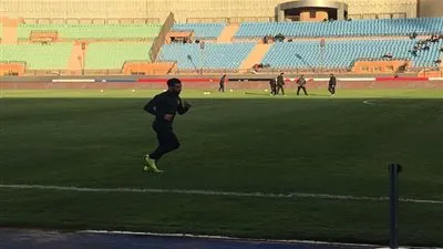 إسلام محارب يؤدي تدريبات تأهيلية قبل مباراة الأهلي وحرس الحدود