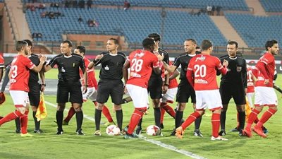 كوميكس.. شاهد الخطأ الفادح للحكم الخامس !! (صورة)