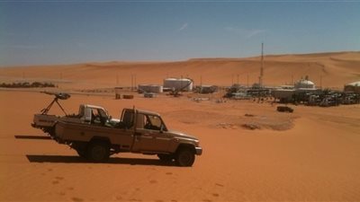 ليبيا: المؤسسة الوطنية للنفط تناقش أزمة حقل الشرارة مع 