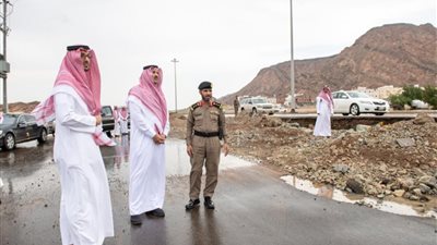 أمير المدينة يوجه بسرعة معالجة المواقع المتضررة من الأمطار