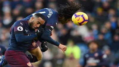 أهداف مباراة - هيديرسفيلد تاون 1 × 2 آرسنال