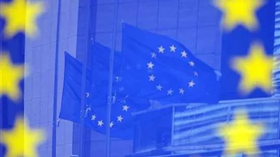 سفير أمريكا في أوروبا يعد بمعاقبة الشركات المتعاونة مع إيران