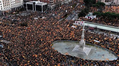 مظاهرات حاشدة فى مدريد بقيادة رؤساء الأحزاب للمطالبة بانتخابات مبكرة