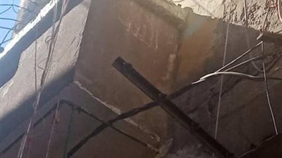 إصابة 3 إثر انهيار شرفة عقار بالإسكندرية (صور)