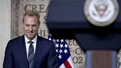 القائم بأعمال وزير الدفاع الأمريكي يصل أفغانستان